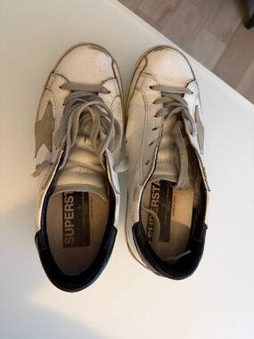 Golden Goose. White Leather 'Superstar' Sneakers with Gray Star